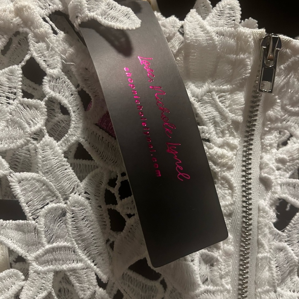 Chic Long Sleeve White Lace Dress - Picture 6 of 6